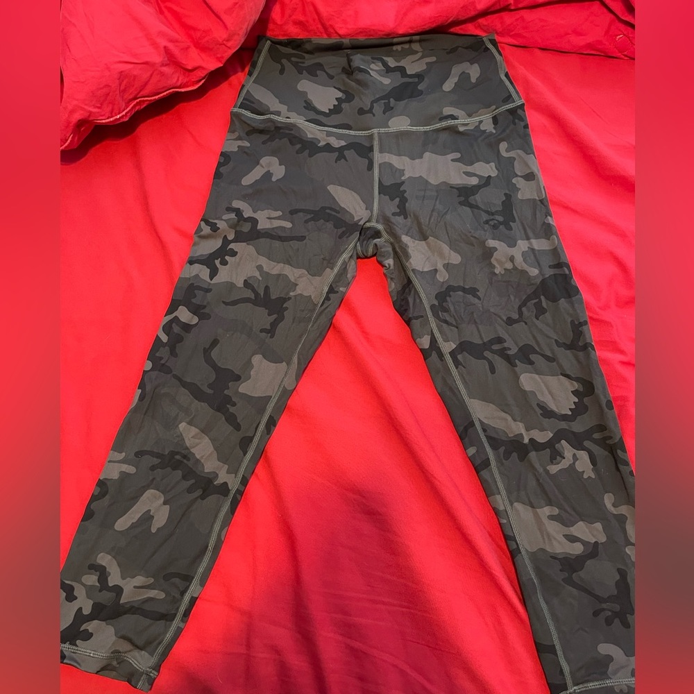 Zyia forest cameo capris sz 4